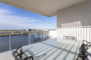 Sleek 2-Bed Unit With Expansive Water Views